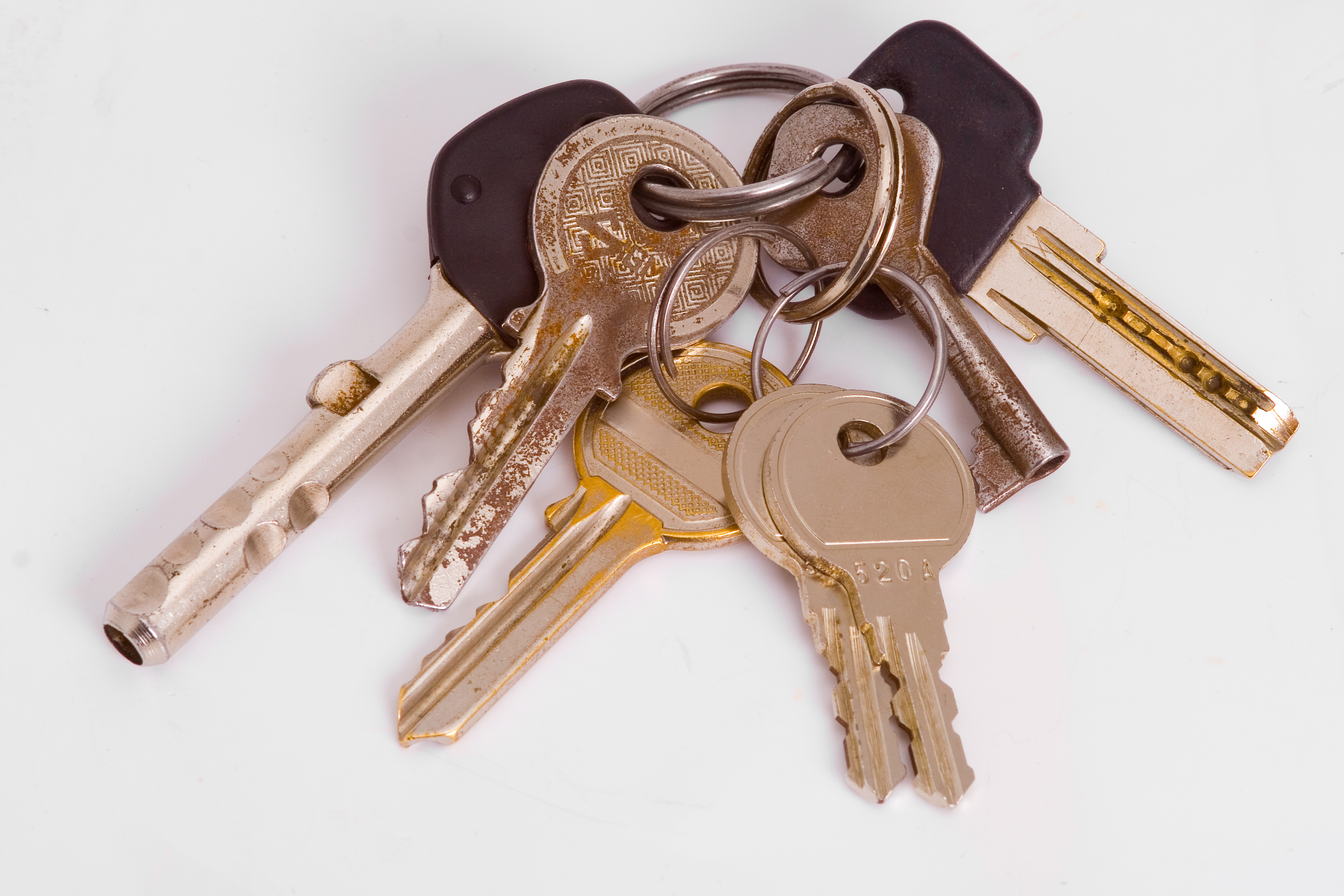 Прокат ключ. Связка ключей. Ключи от квартиры связка. Большая связка ключей. Современный ключ.